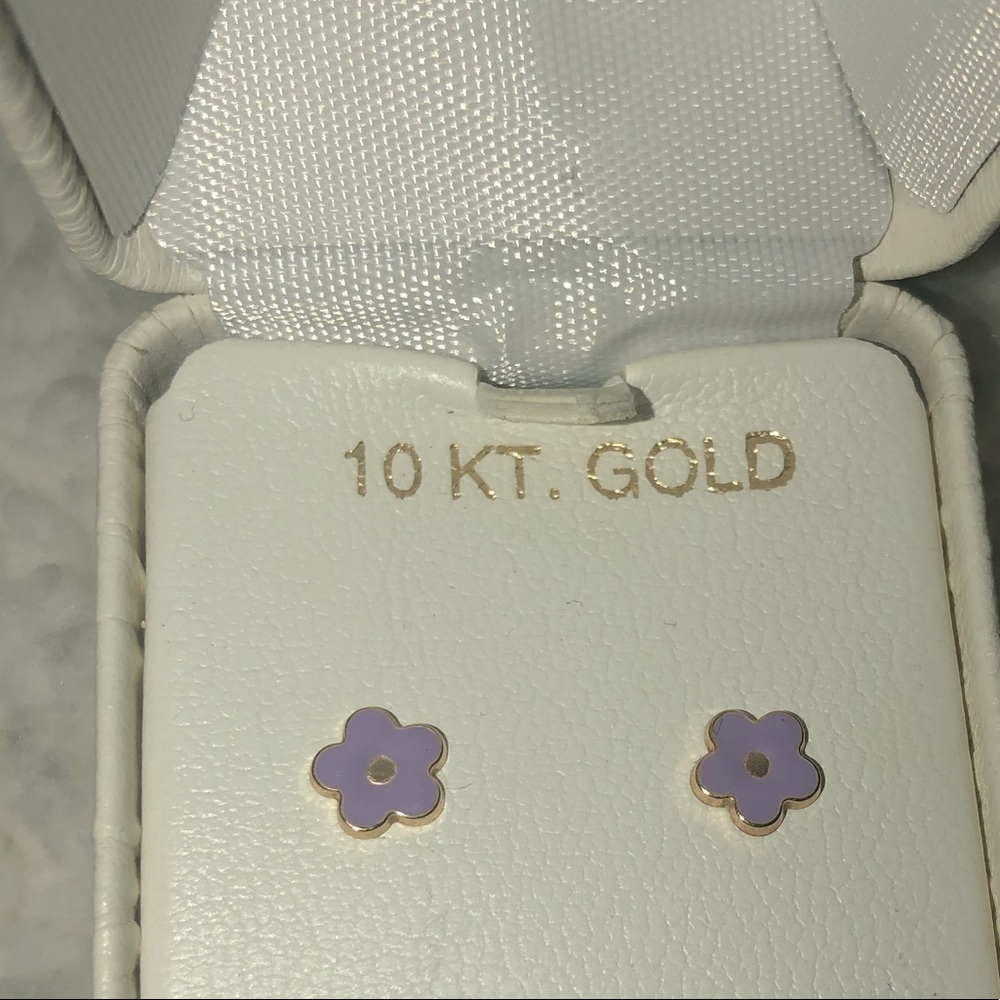 Gold earrings